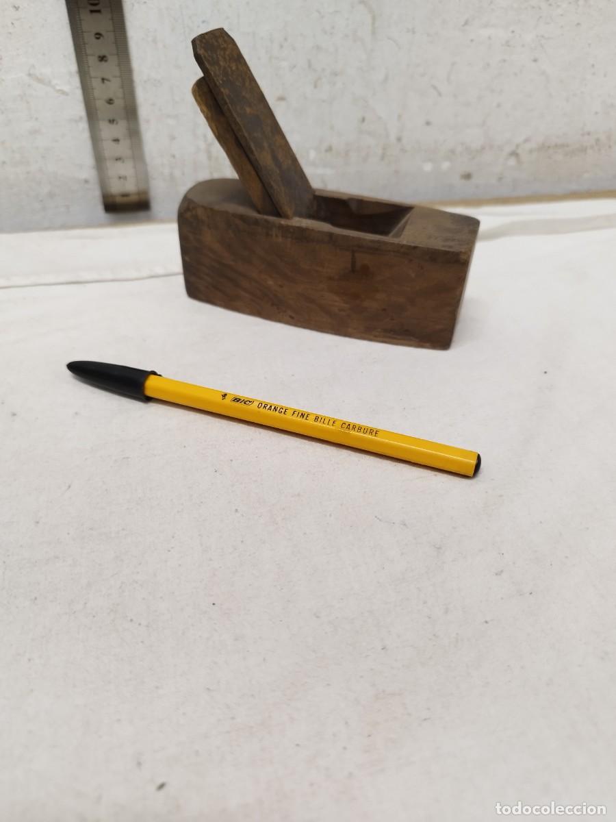 Antig&uuml;edades: Antiguo cepillo, herramienta de carpintero. De madera. - Foto 1