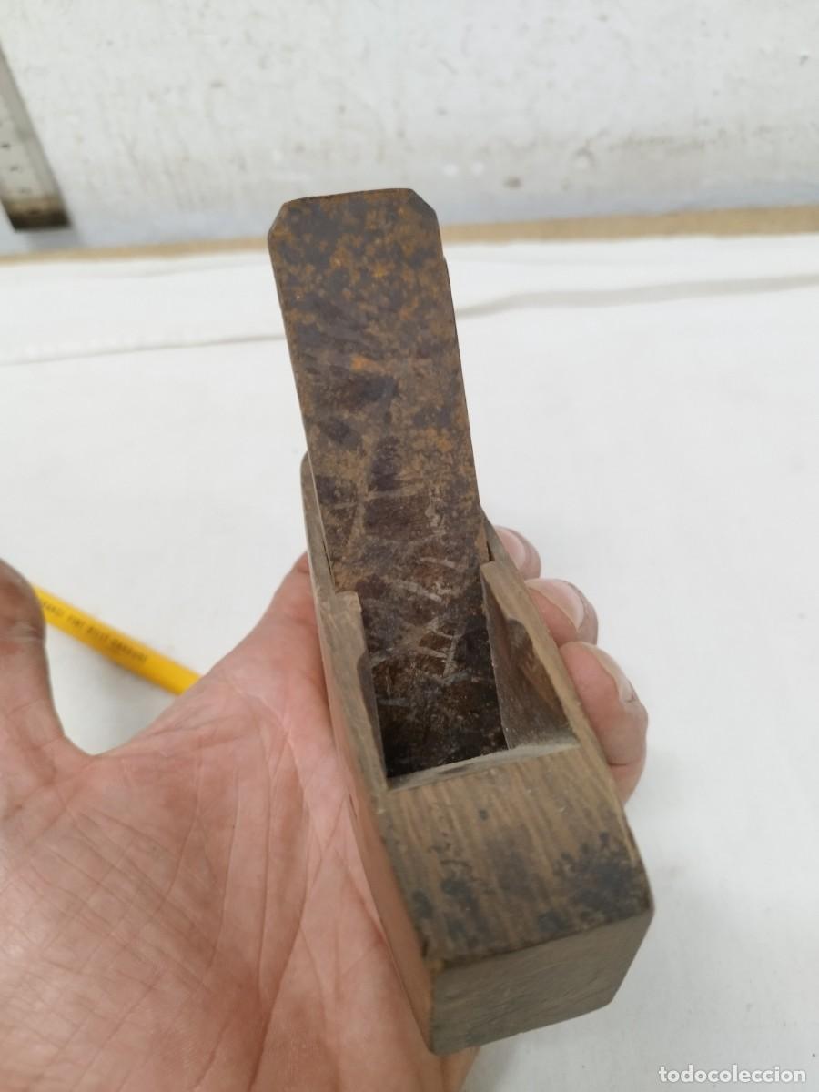 Antig&uuml;edades: Antiguo cepillo, herramienta de carpintero. De madera. - Foto 2