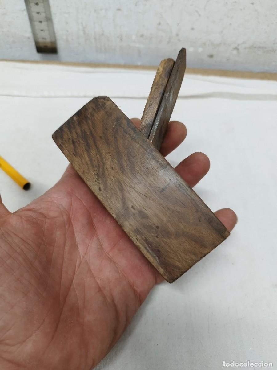 Antig&uuml;edades: Antiguo cepillo, herramienta de carpintero. De madera. - Foto 4