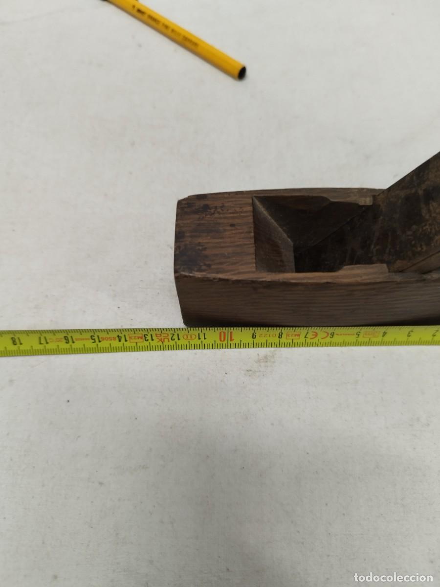 Antig&uuml;edades: Antiguo cepillo, herramienta de carpintero. De madera. - Foto 8