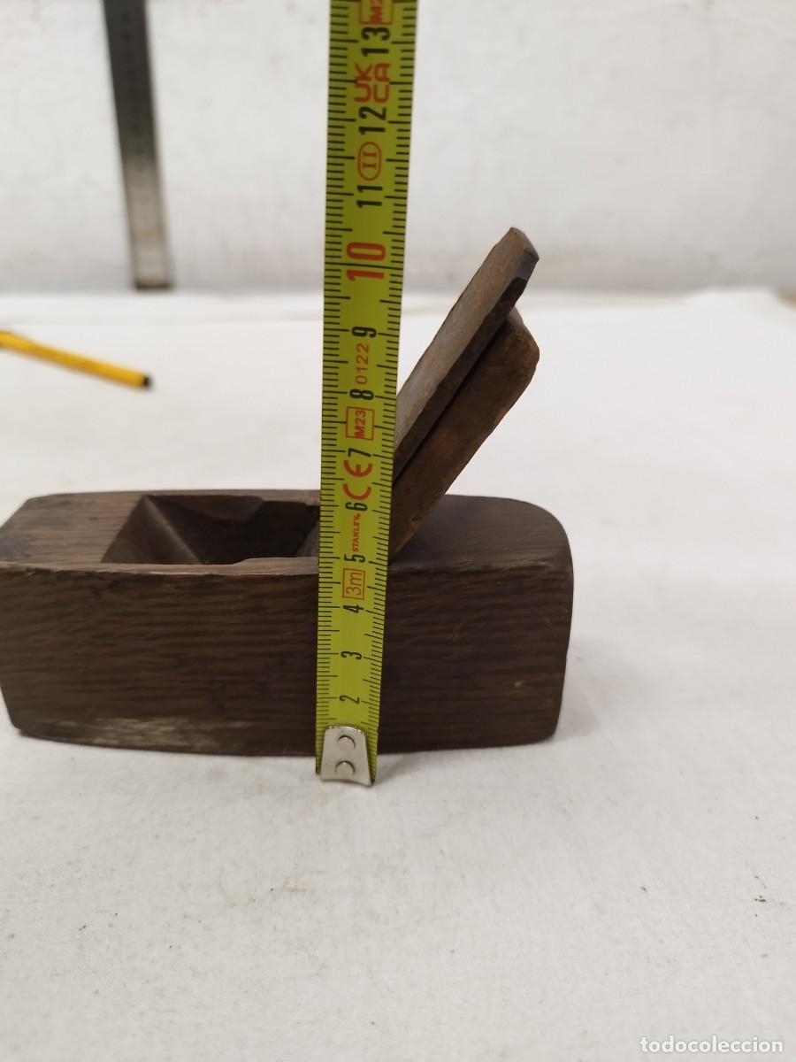 Antig&uuml;edades: Antiguo cepillo, herramienta de carpintero. De madera. - Foto 10