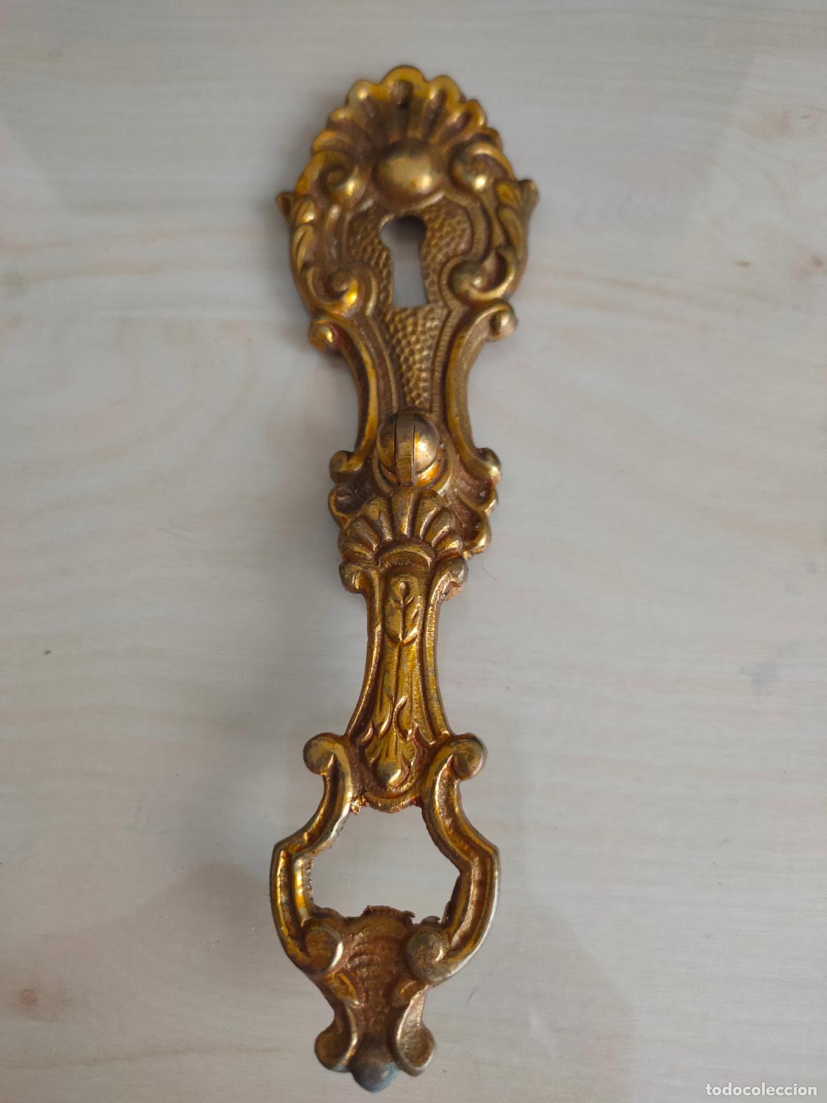 Antig&uuml;edades: Tirador de bronce con boca llave. 16 cms - Foto 1