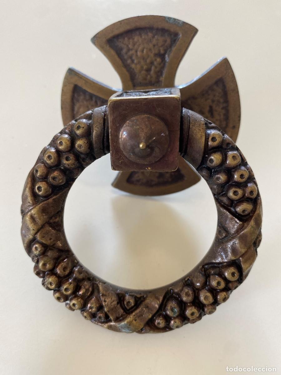 Antig&uuml;edades: Argolla tirador bronce macizo - Foto 1