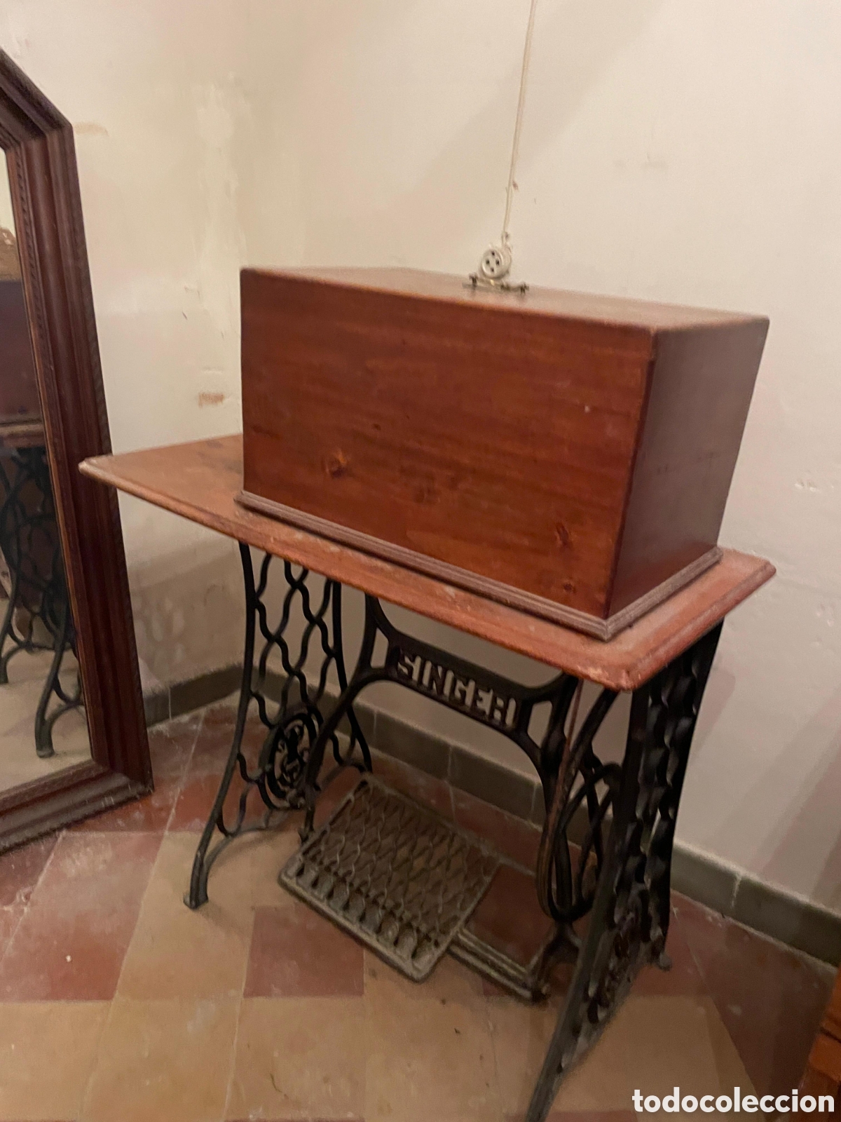 Antig&uuml;edades: Maquina de coser Singer antigua - Foto 2