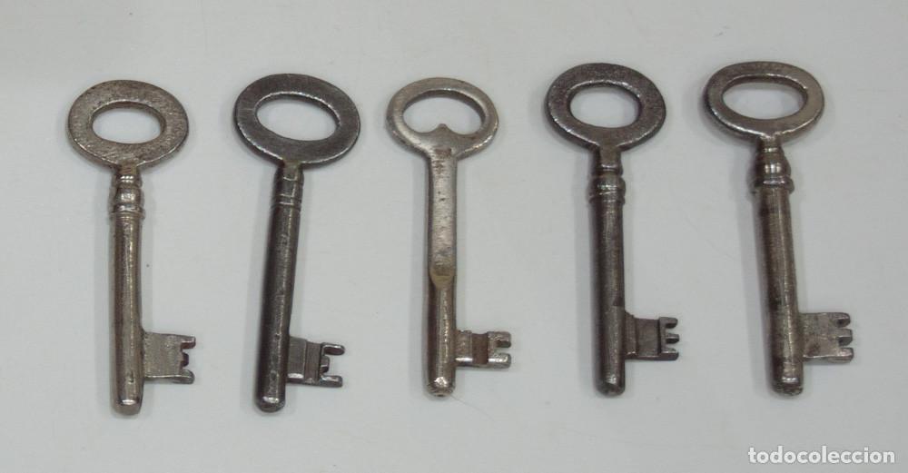 Antig&uuml;edades: LOTE DE 13 ANTIGUAS LLAVES DE PUERTA. - Foto 2