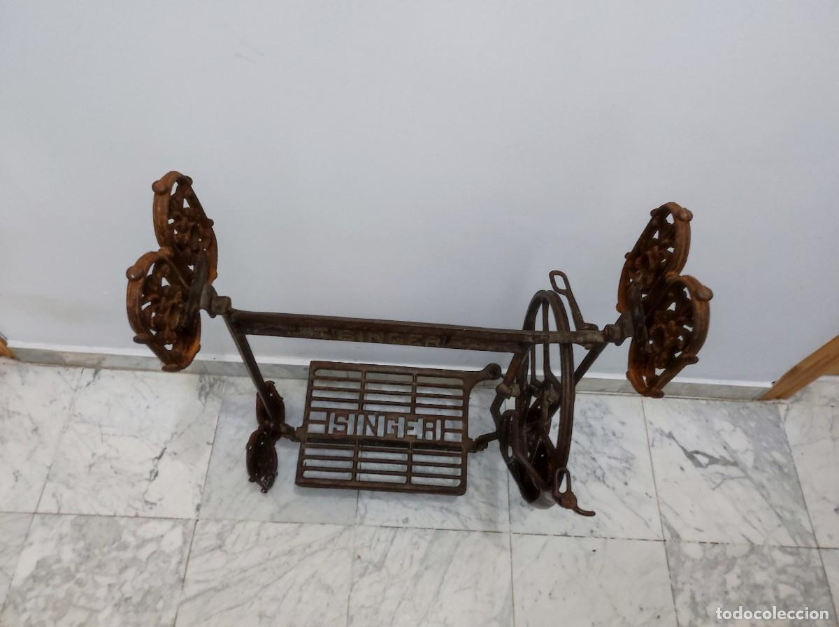 Antig&uuml;edades: Pie de m&aacute;quina de coser singer - Foto 2