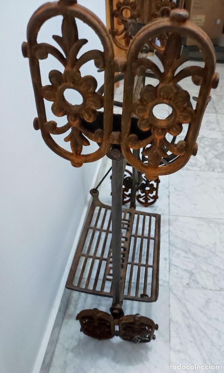 Antig&uuml;edades: Pie de m&aacute;quina de coser singer - Foto 3