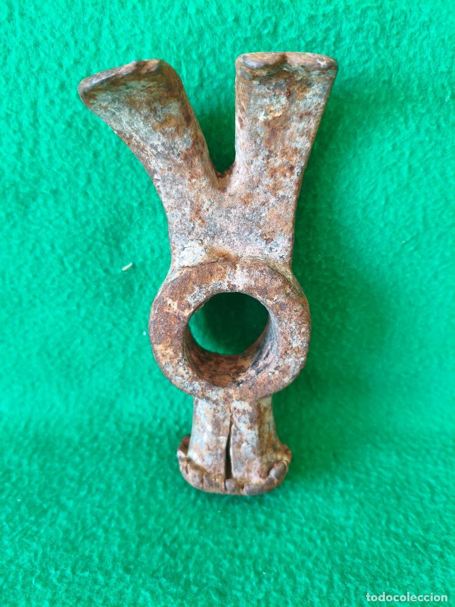 Antig&uuml;edades: ANTIGUO MARTILLO HECHO DE FORJA MANUAL - Foto 1