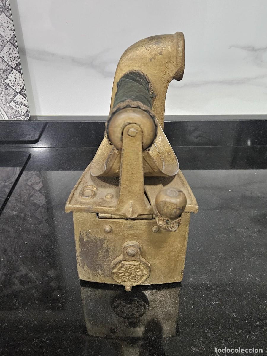Antig&uuml;edades: PLANCHA DE CARB&Oacute;N CHIMENEA CON ESVASTICA. EN HIERRO - Foto 3