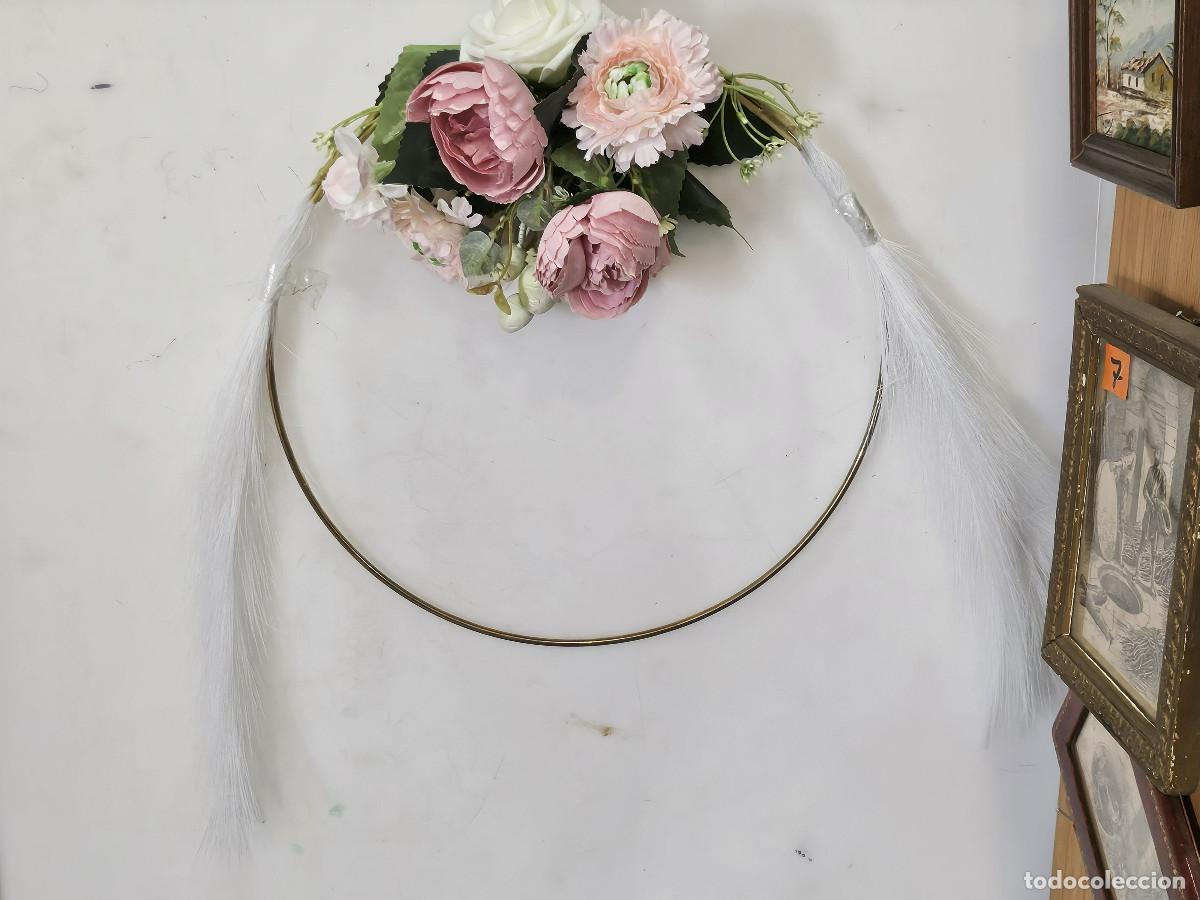 Antig&uuml;edades: corona de flores decorativa - Foto 1