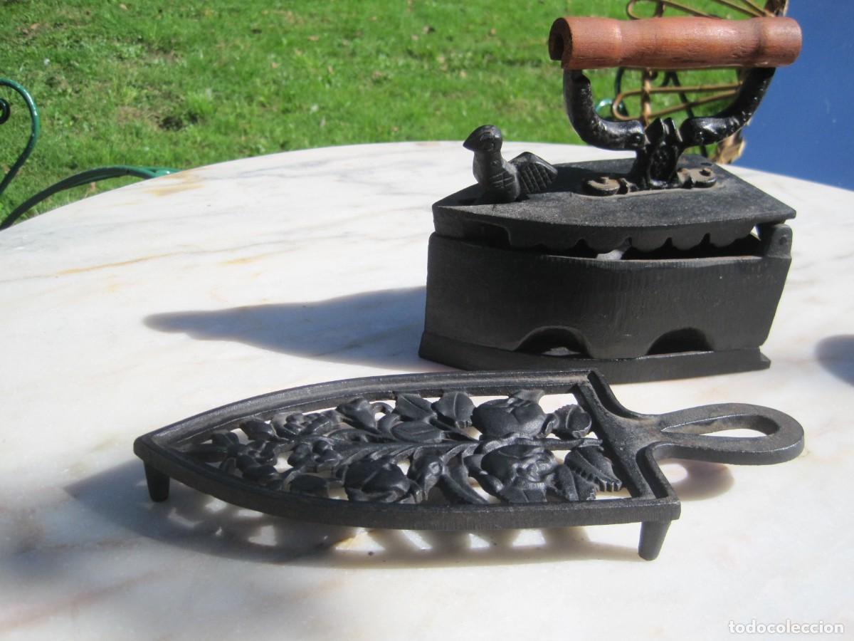 Antig&uuml;edades: PLANCHA DE CARB&Oacute;N - HIERRO FUNDIDO - CON SOPORTE - Foto 5