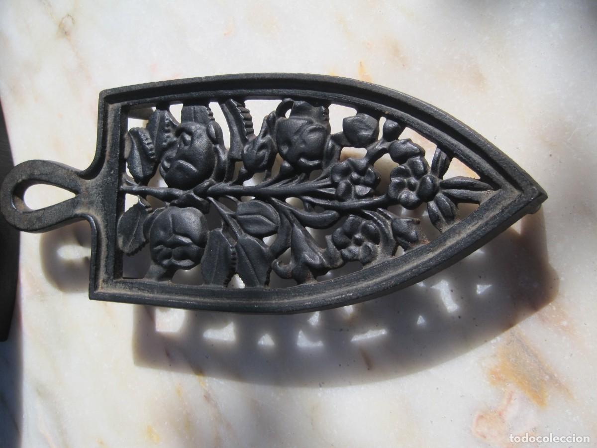 Antig&uuml;edades: PLANCHA DE CARB&Oacute;N - HIERRO FUNDIDO - CON SOPORTE - Foto 7