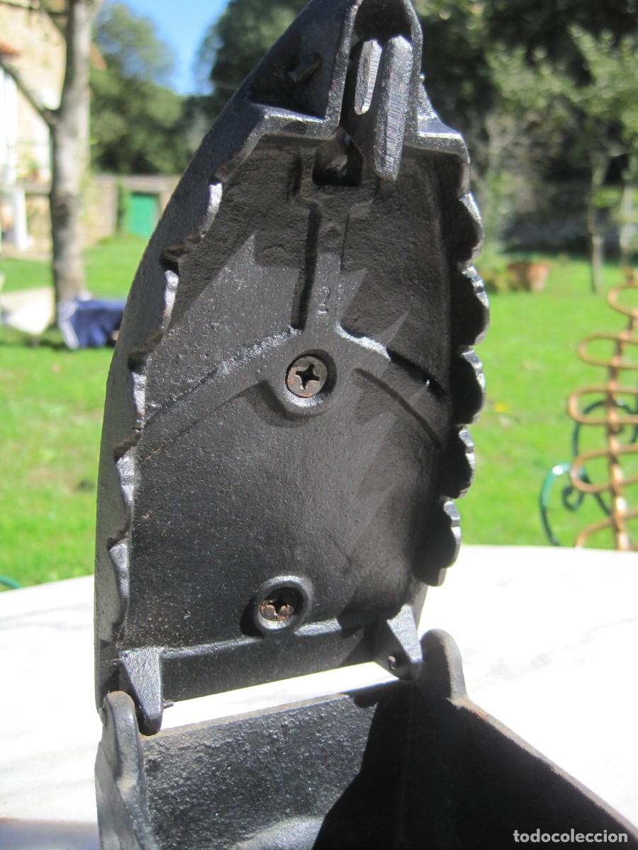 Antig&uuml;edades: PLANCHA DE CARB&Oacute;N - HIERRO FUNDIDO - CON SOPORTE - Foto 14