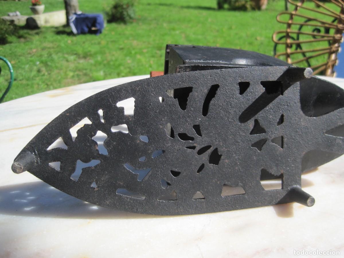 Antig&uuml;edades: PLANCHA DE CARB&Oacute;N - HIERRO FUNDIDO - CON SOPORTE - Foto 16