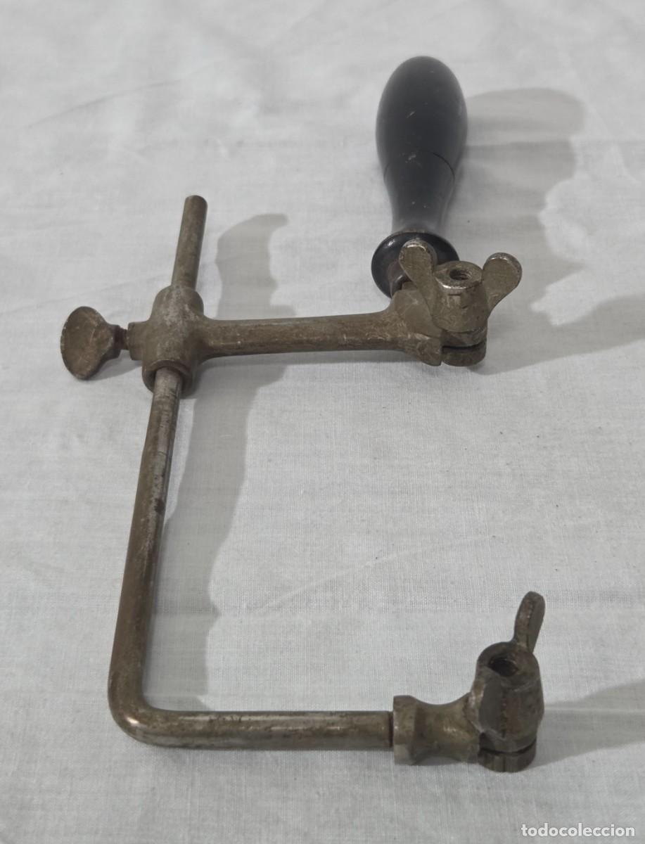 Antig&uuml;edades: Antigua segueta de hierro con mango de madera - Foto 11