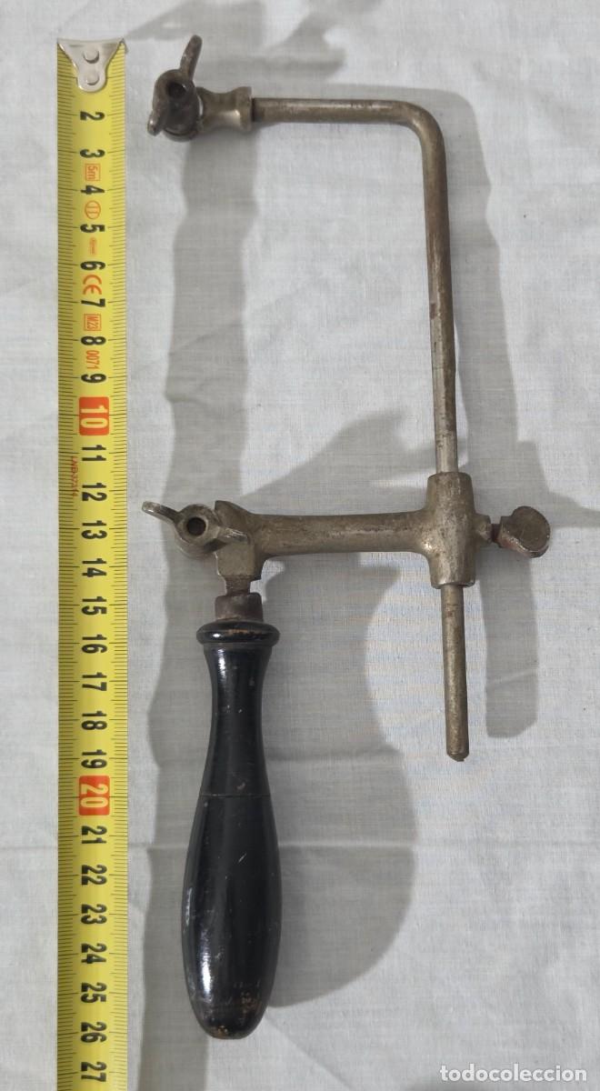 Antig&uuml;edades: Antigua segueta de hierro con mango de madera - Foto 14