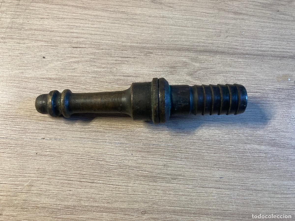 Antig&uuml;edades: BOCA DE MANGUERA DE BRONCE - Foto 1