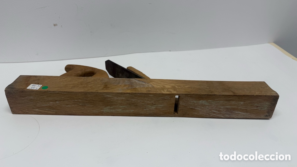 Antig&uuml;edades: Cepillo de carpintero grande mide 50 cms - Foto 3