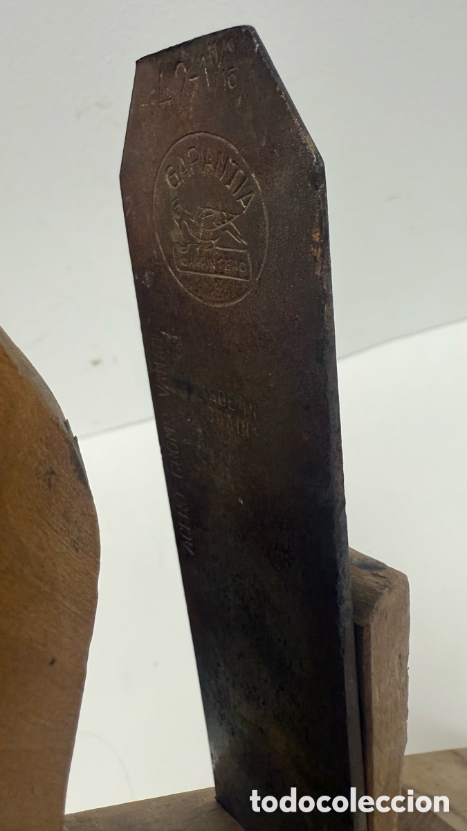 Antig&uuml;edades: Cepillo de carpintero grande mide 50 cms - Foto 7