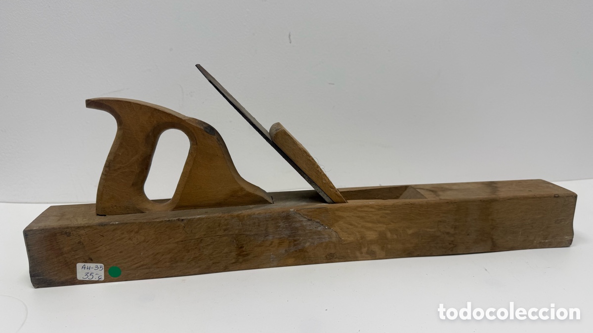 Antig&uuml;edades: Cepillo de carpintero grande mide 50 cms - Foto 1