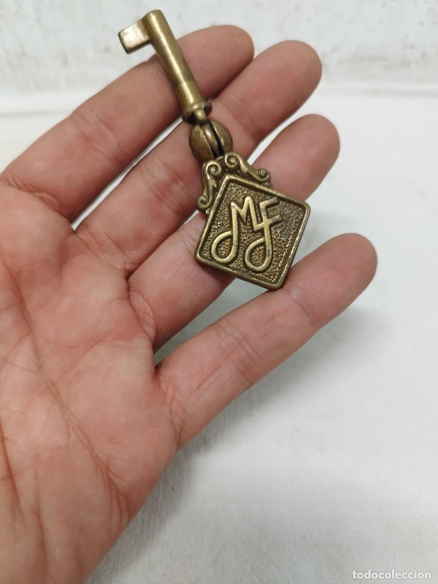 Antig&uuml;edades: Antigua llave plegable, con iniciales MF. - Foto 1