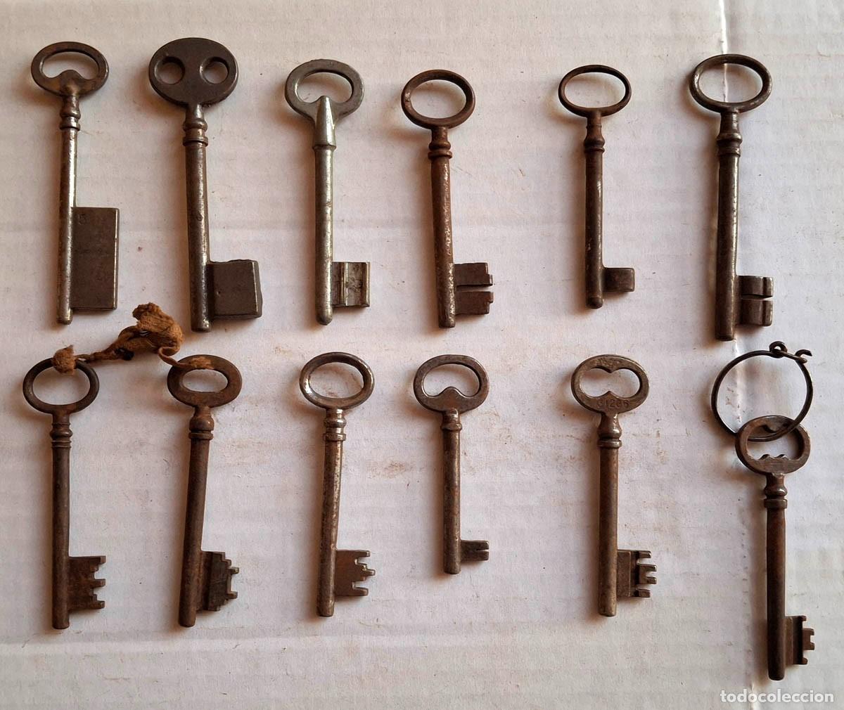Antig&uuml;edades: Colecci&oacute;n de 12 llaves, 353 gr. - Foto 1