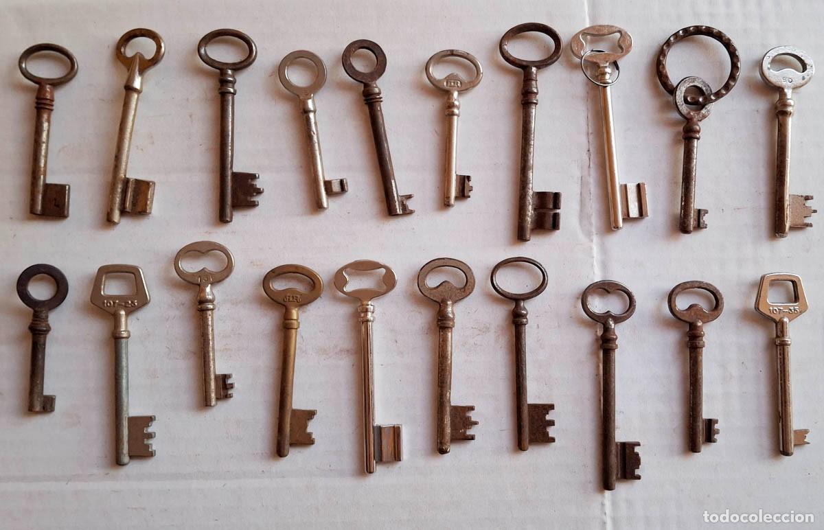 Antig&uuml;edades: Colecci&oacute;n de 20 llaves, 452 gr. - Foto 1