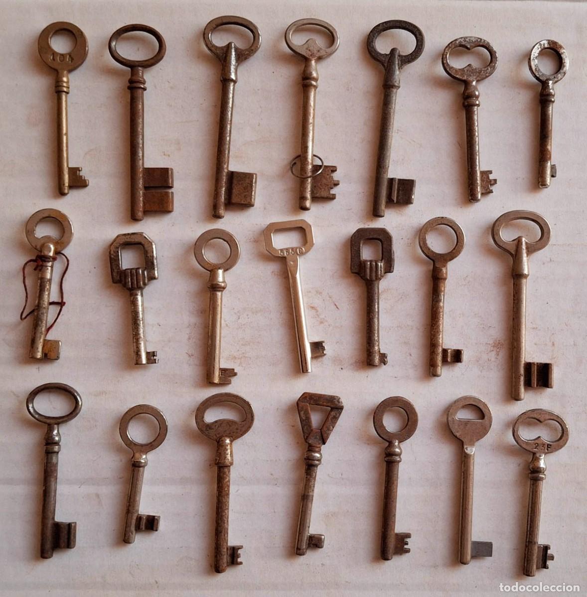 Antig&uuml;edades: Colecci&oacute;n de 21 llaves, 418 gr. - Foto 1