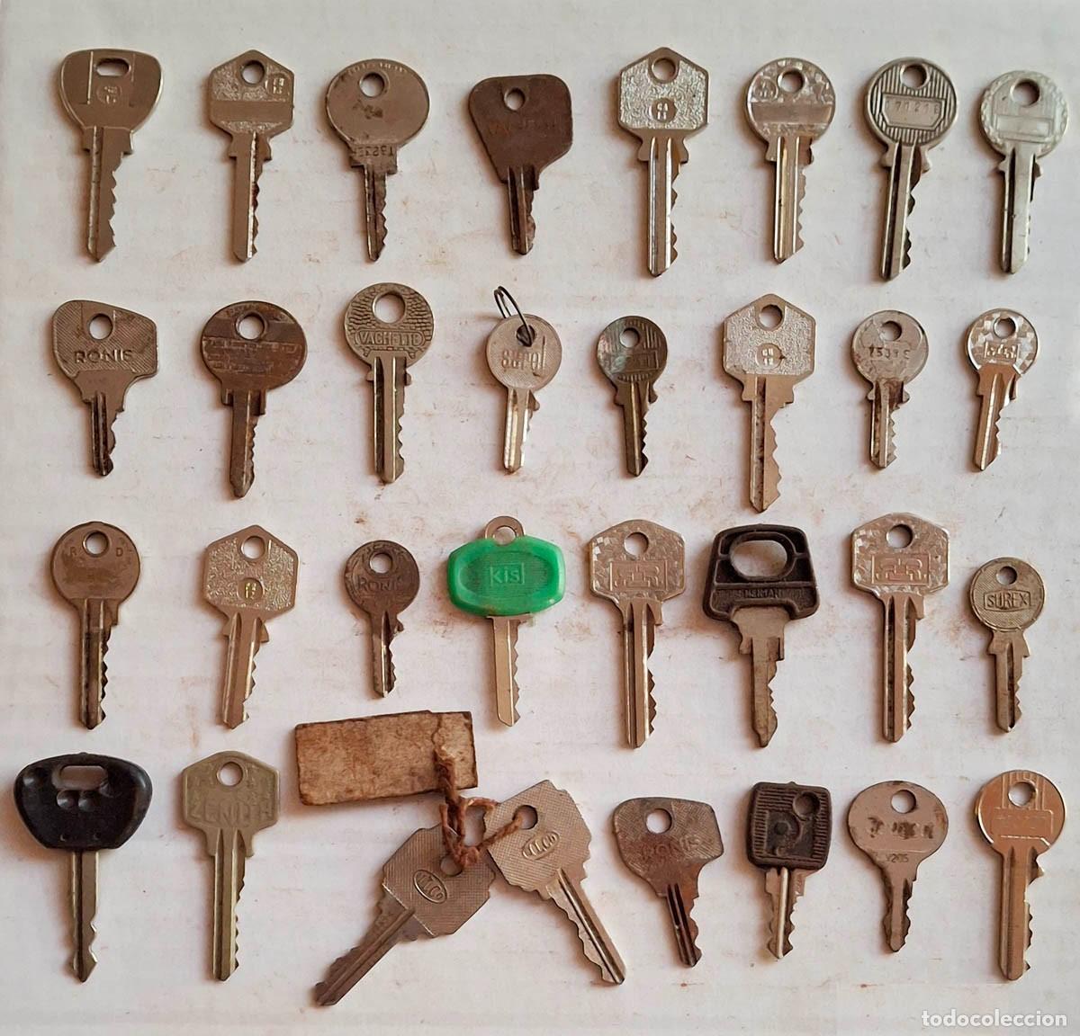 Antig&uuml;edades: Colecci&oacute;n de 32 llaves, 303 gr. - Foto 1