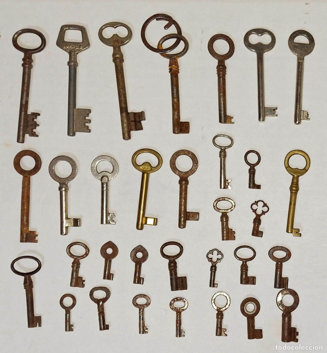 Antig&uuml;edades: Colecci&oacute;n de 32 llaves, 315 gr. - Foto 1