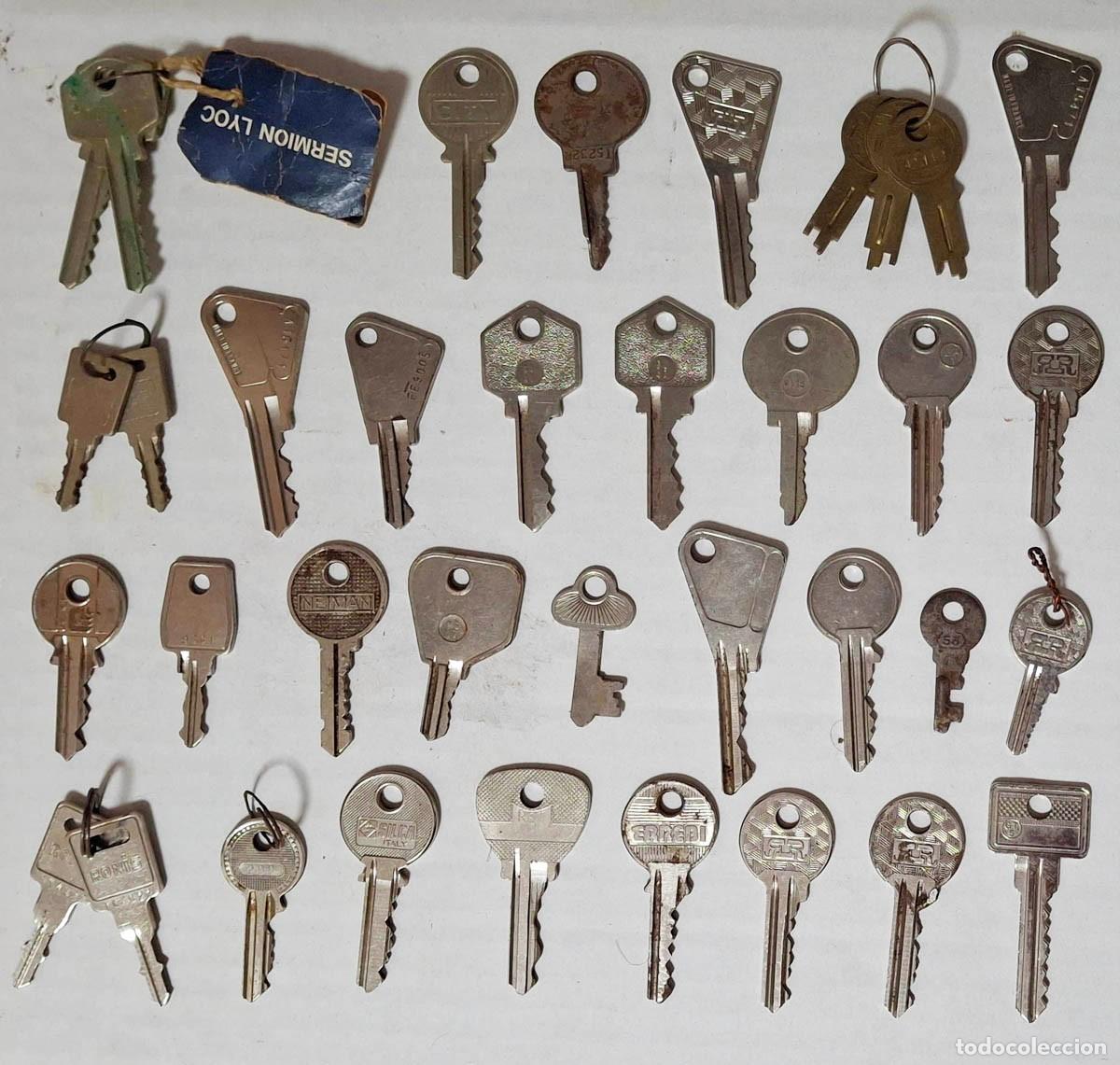 Antig&uuml;edades: Colecci&oacute;n de 36 llaves, 333 gr. - Foto 1