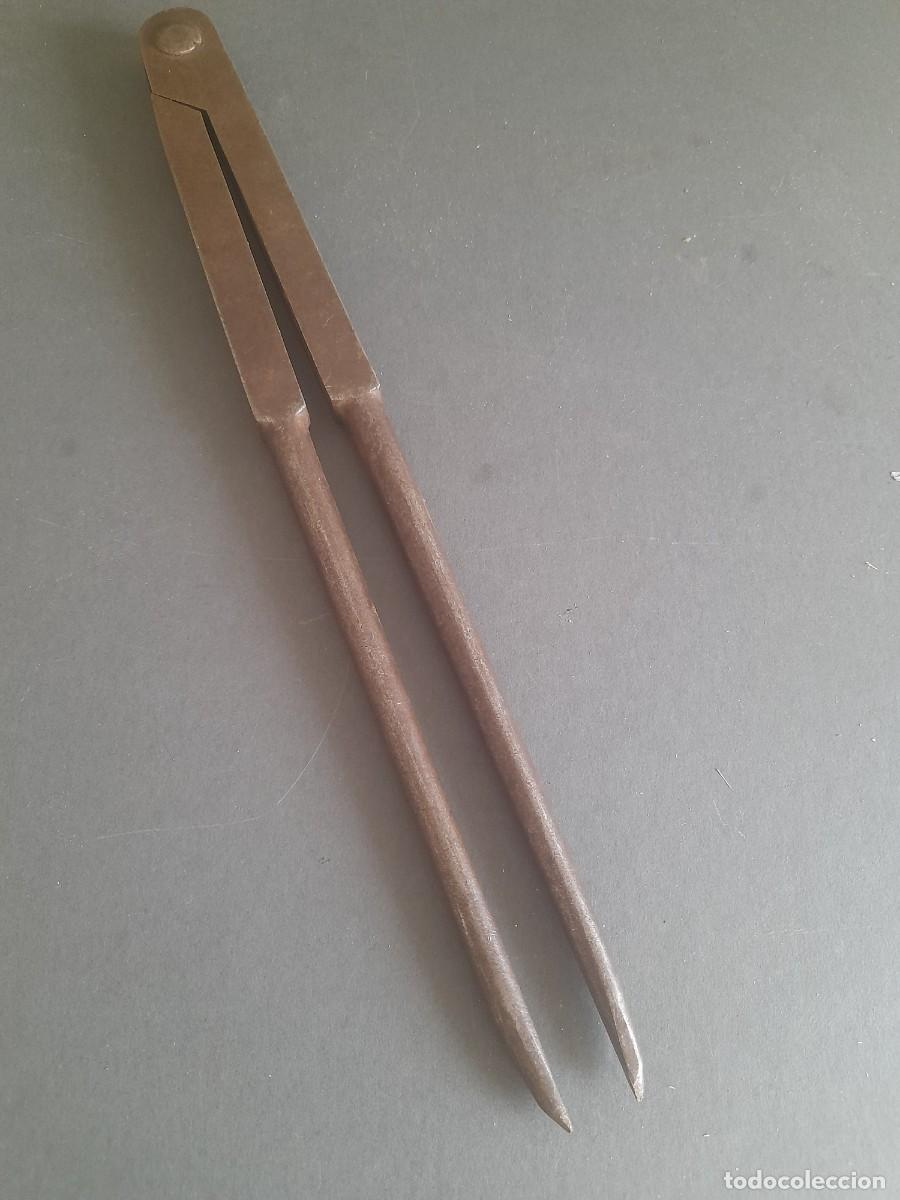 Antig&uuml;edades: compas macizo de hierro, 27,5cm aprox, marca PPG, 362g - Foto 1