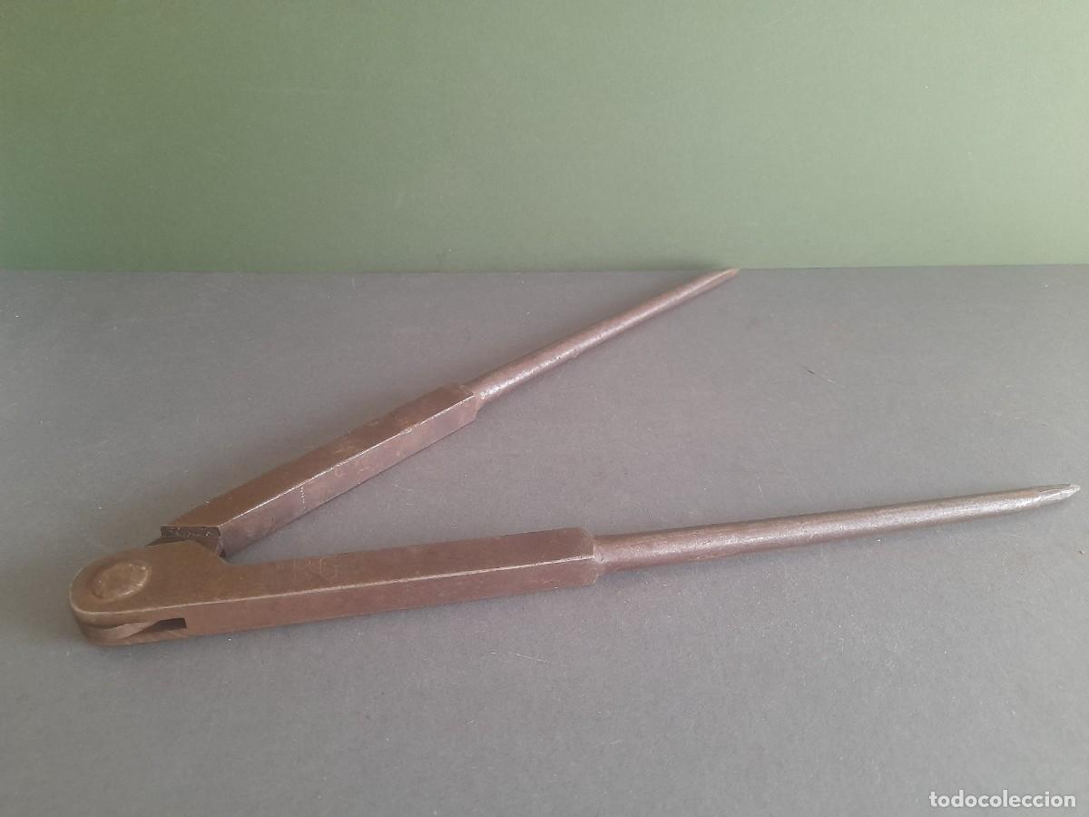 Antig&uuml;edades: compas macizo de hierro, 27,5cm aprox, marca PPG, 362g - Foto 5