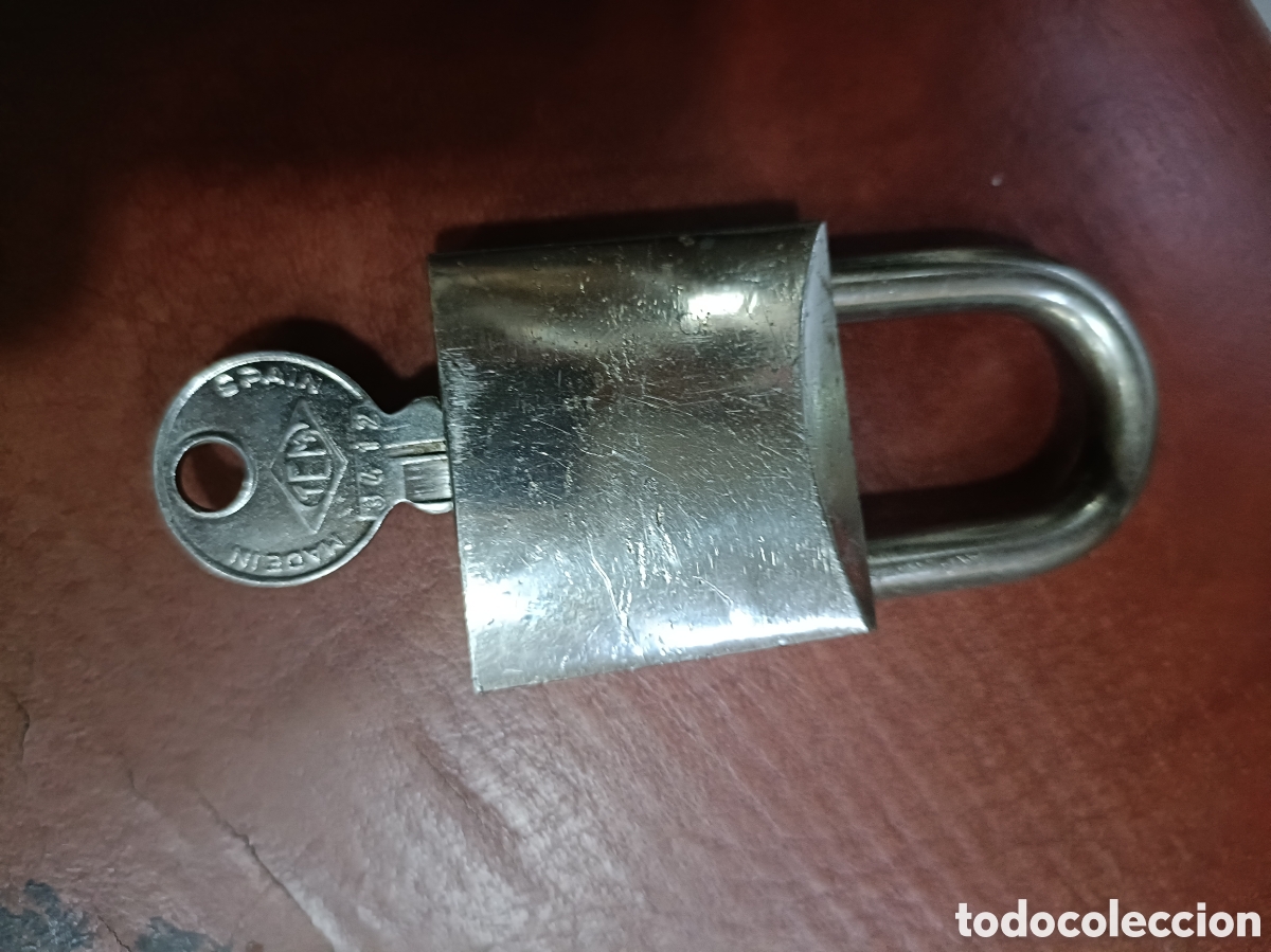Antig&uuml;edades: Vintage Candado antiguo TEM con llave - Foto 2