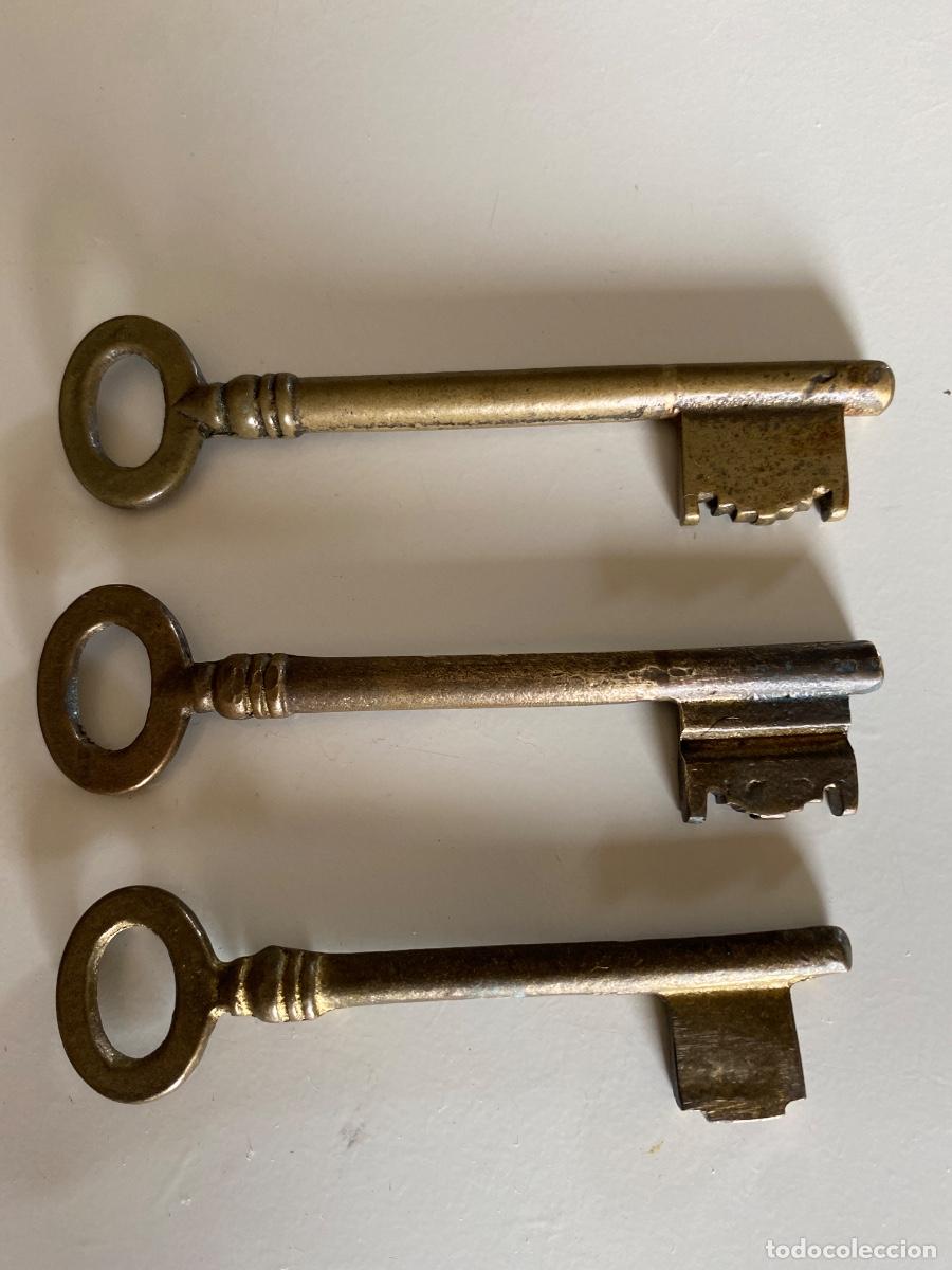 Antig&uuml;edades: Lote 3 Llaves de laton - Foto 1