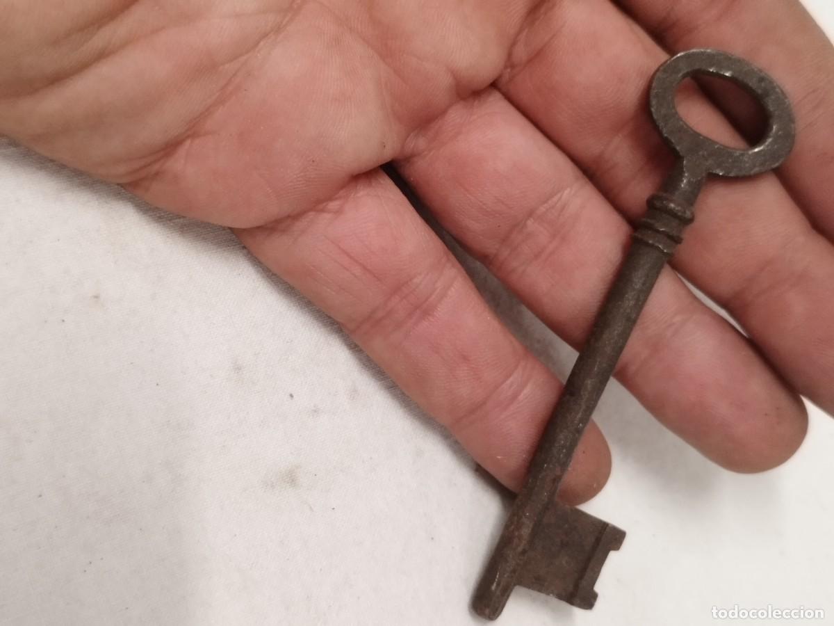 Antig&uuml;edades: Antigua llave de forja, puerta. - Foto 1