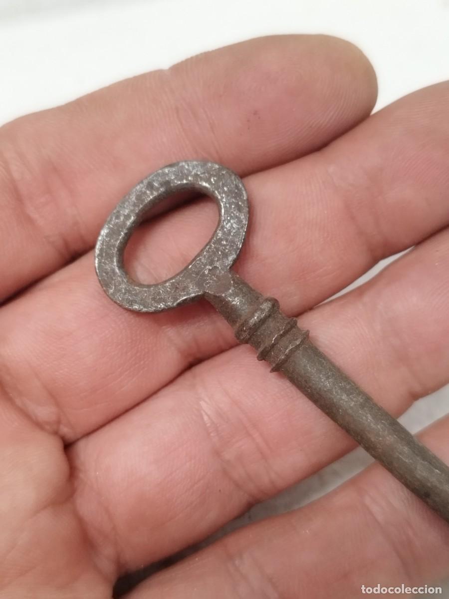 Antig&uuml;edades: Antigua llave de forja, puerta. - Foto 2