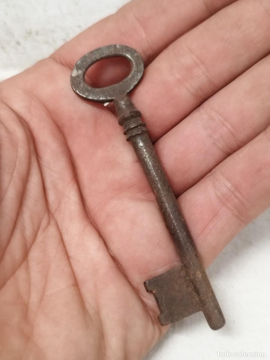Antig&uuml;edades: Antigua llave de forja, puerta. - Foto 4