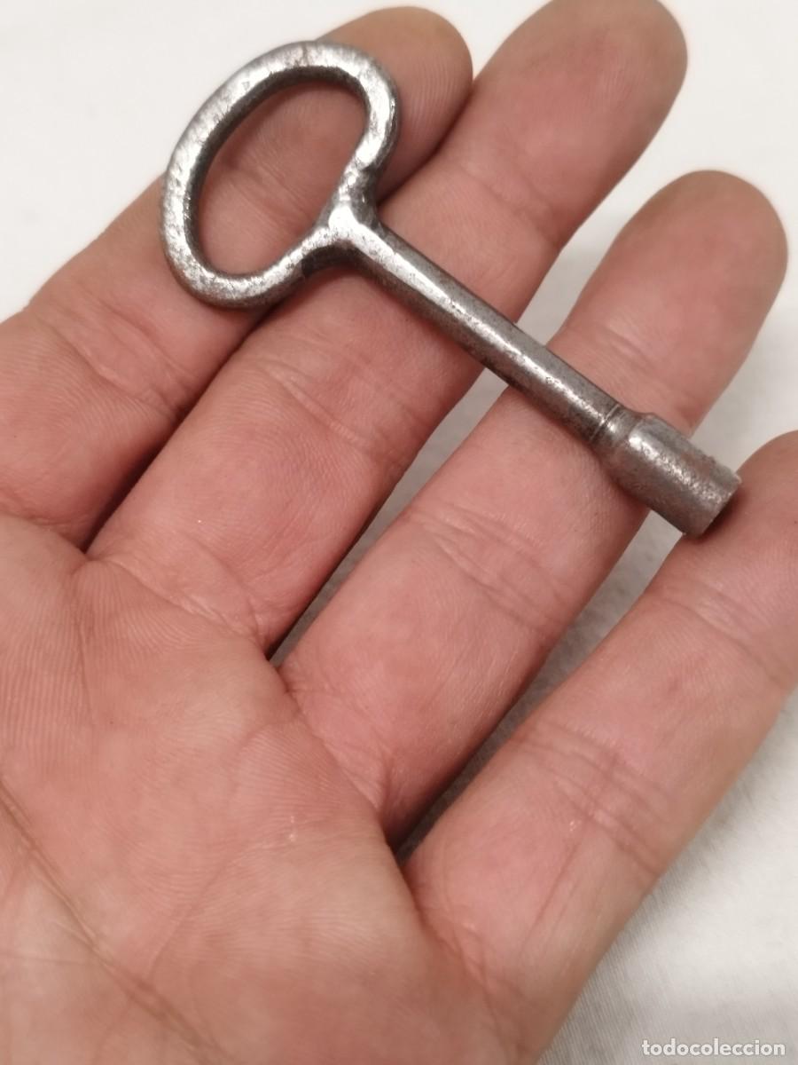 Antig&uuml;edades: Antigua llave de contador. - Foto 1