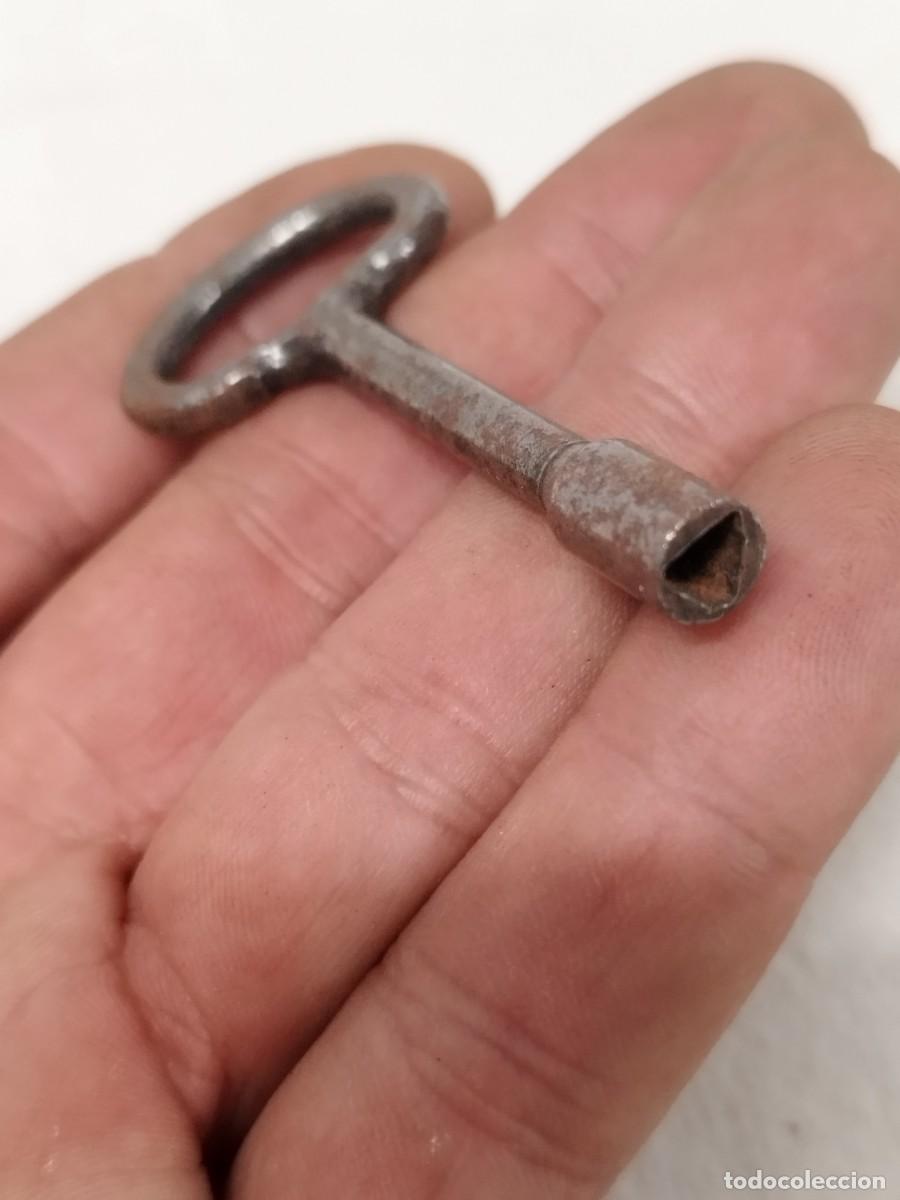 Antig&uuml;edades: Antigua llave de contador. - Foto 2
