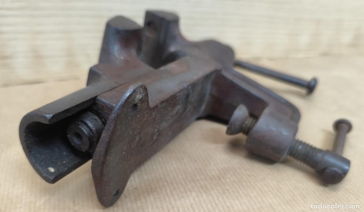 Antig&uuml;edades: Peque&ntilde;o tornillo de banco, Irega - Foto 6