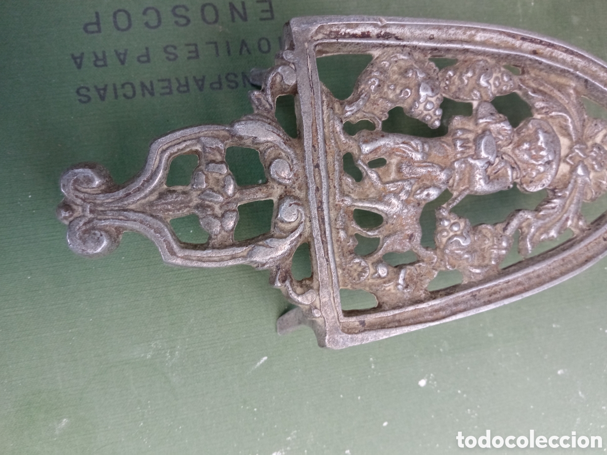Antig&uuml;edades: Antiguo soporte de plancha, mide 21x9cm - Foto 3