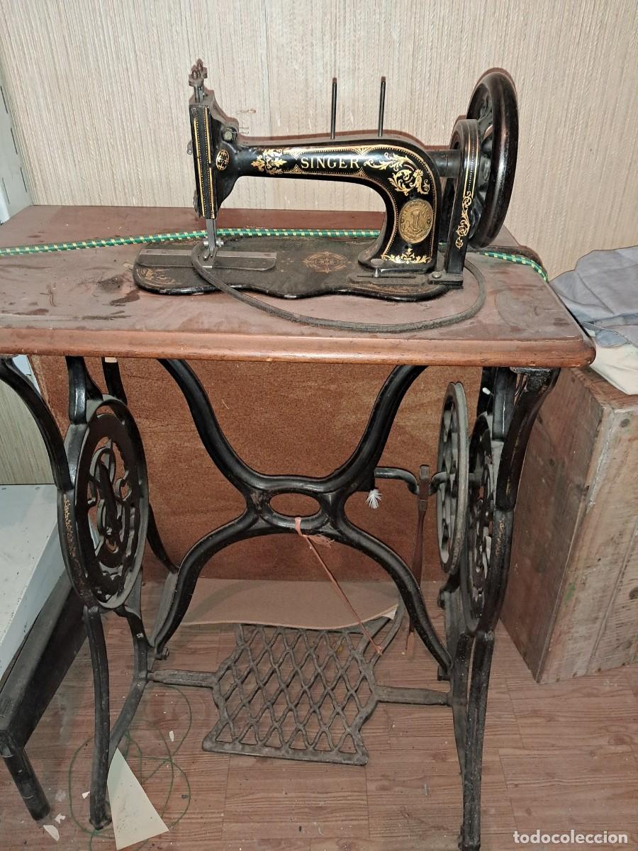Antig&uuml;edades: Maquina de coser antigua - Foto 2