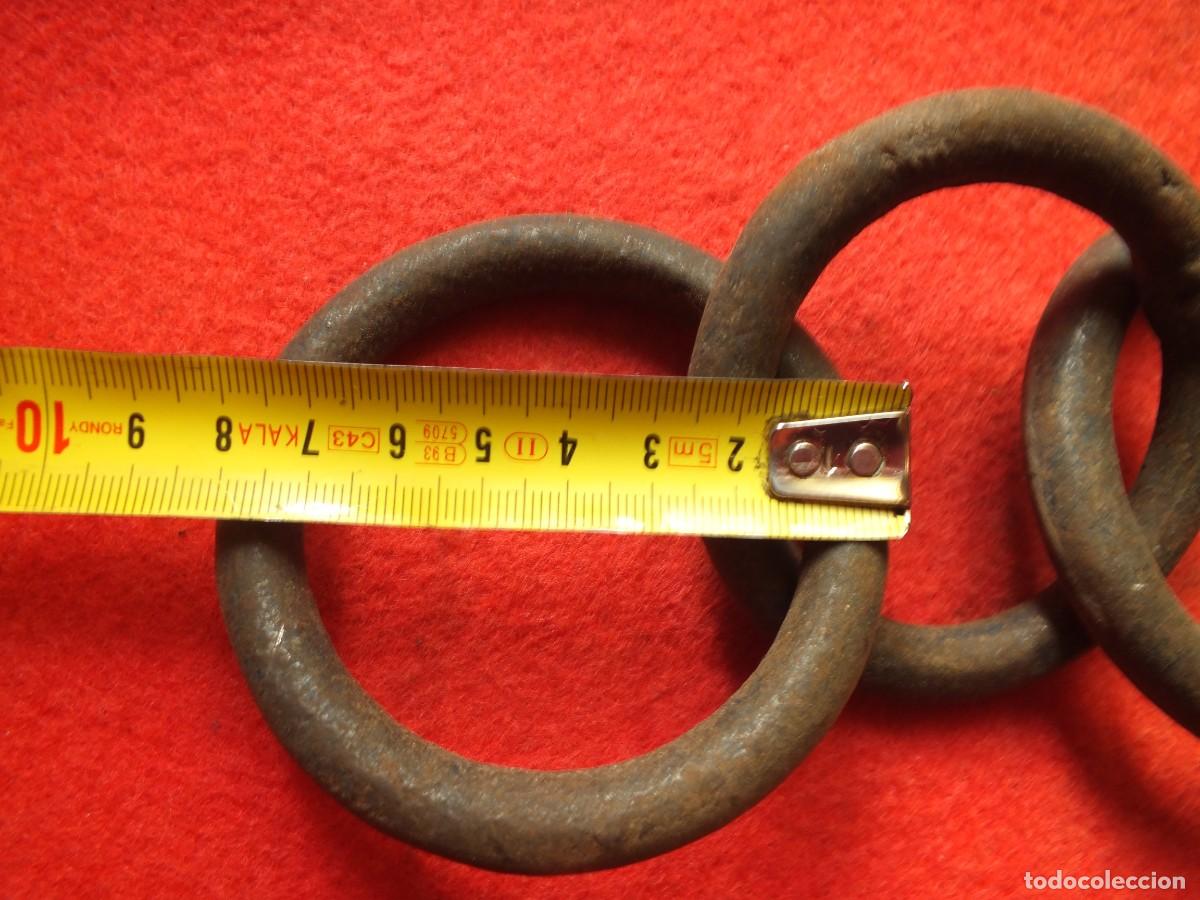 Antig&uuml;edades: CADENA CON TRES ARGOLLAS DE FORJA ENTRELAZADAS - Foto 2