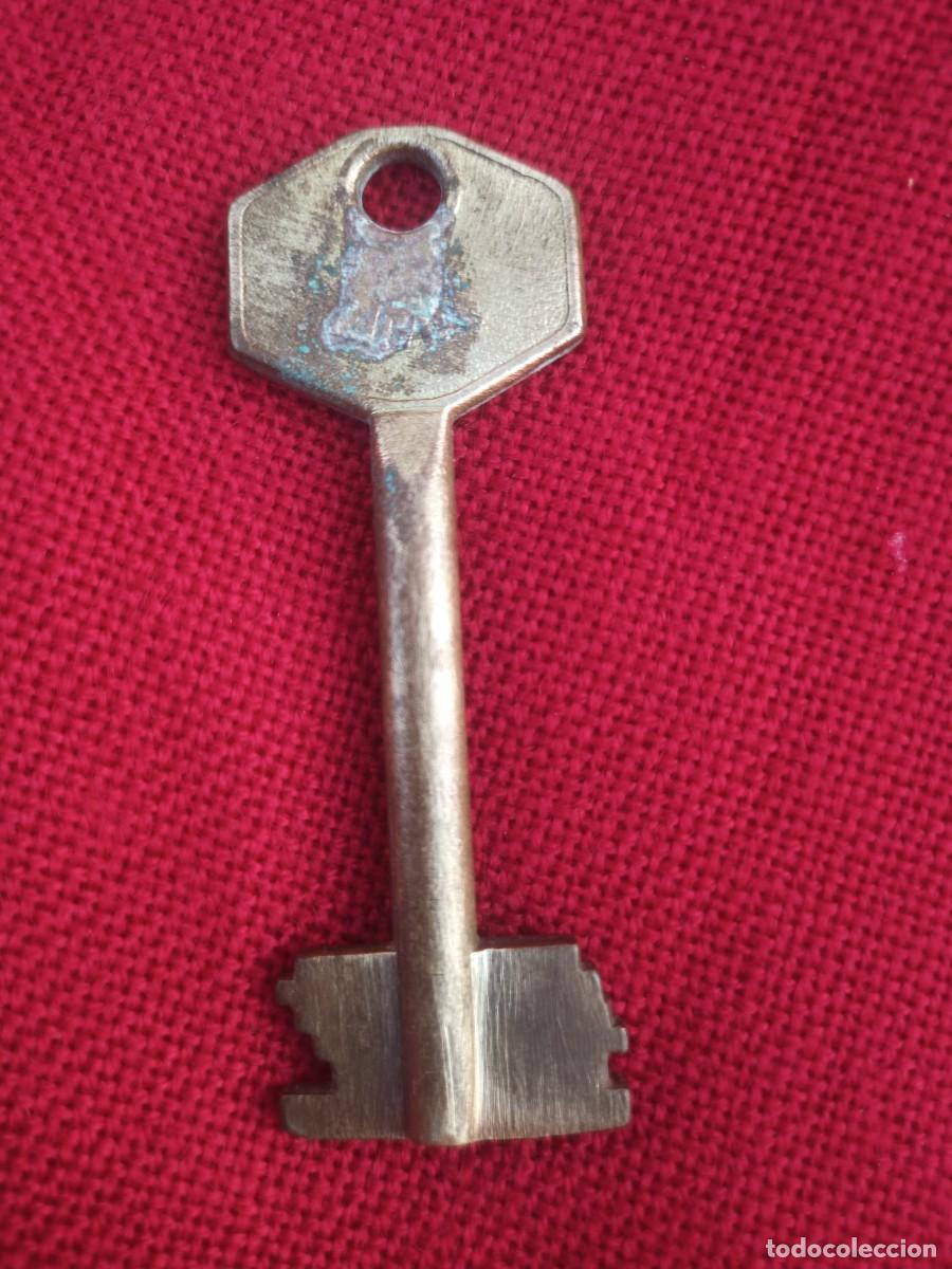 Antig&uuml;edades: Llave de puerta de bronce muy antigua - Foto 1