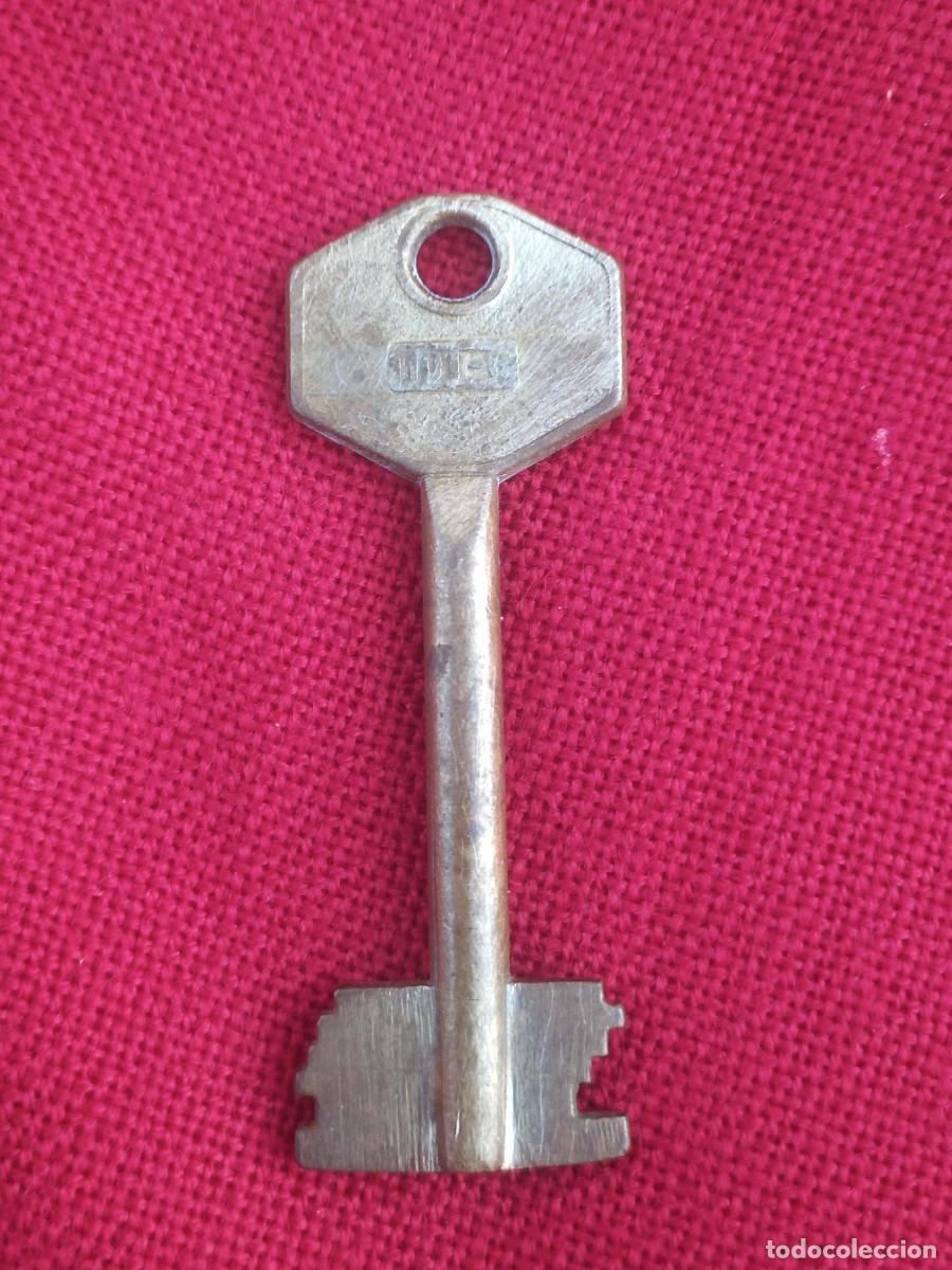 Antig&uuml;edades: Llave de puerta de bronce muy antigua - Foto 2