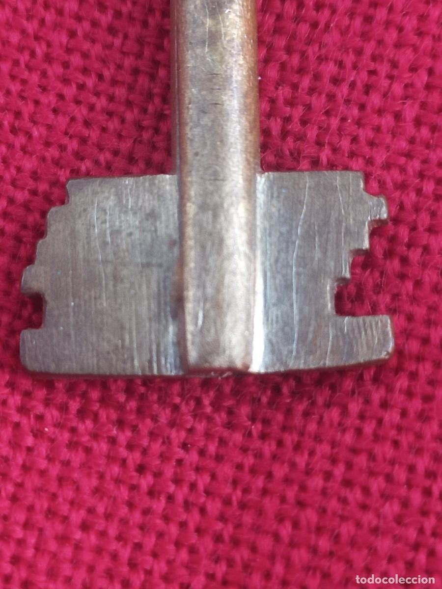 Antig&uuml;edades: Llave de puerta de bronce muy antigua - Foto 4