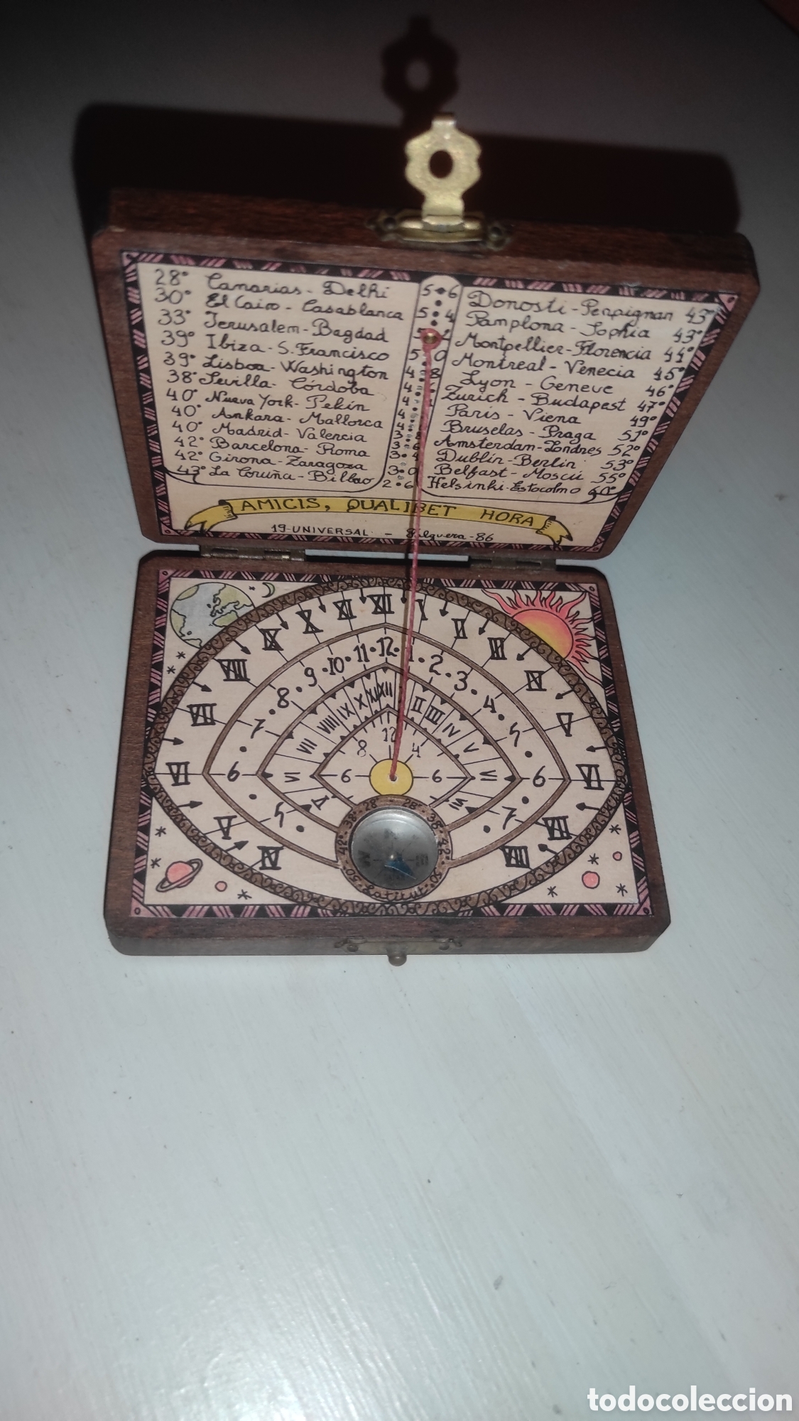Antig&uuml;edades: Reloj de sol con brujula de madera - Foto 3