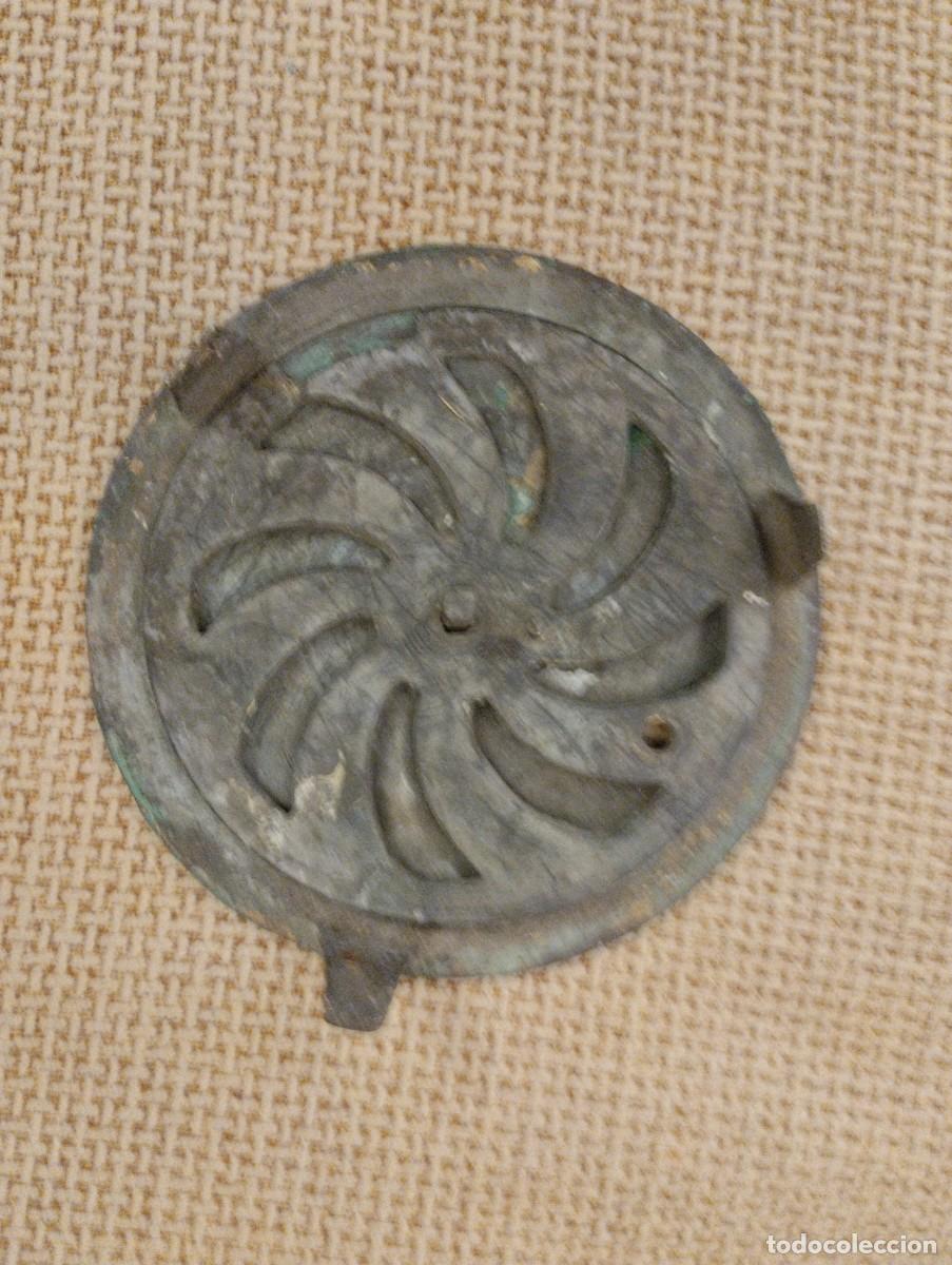 Antig&uuml;edades: Mirilla bronce antigua - Foto 2