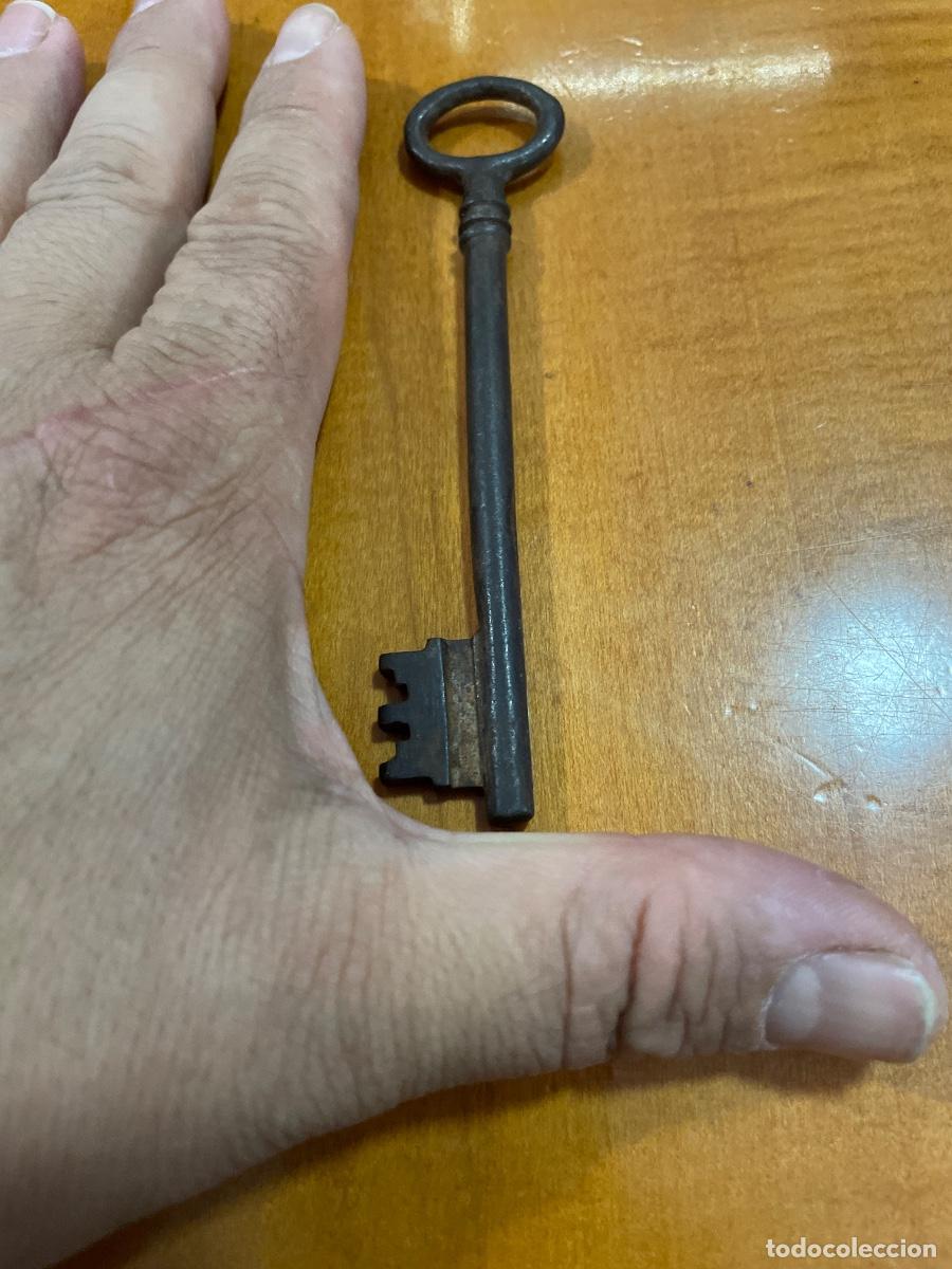 Antig&uuml;edades: Antigua llave de forja - Foto 2